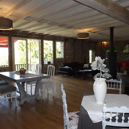 Couette-café Artense Hotes